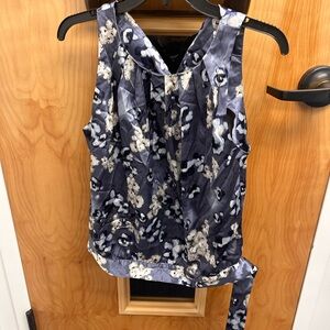 ☀️3/$10☀️ Apt. 9 Navy and Cream Floral Blouse PM
